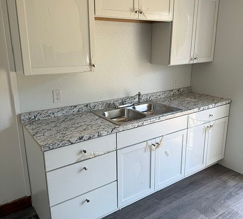 4th image of 1104 Marshall Ave