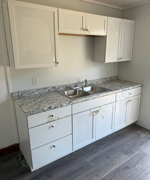 1104 Marshall Ave — Photo 4
