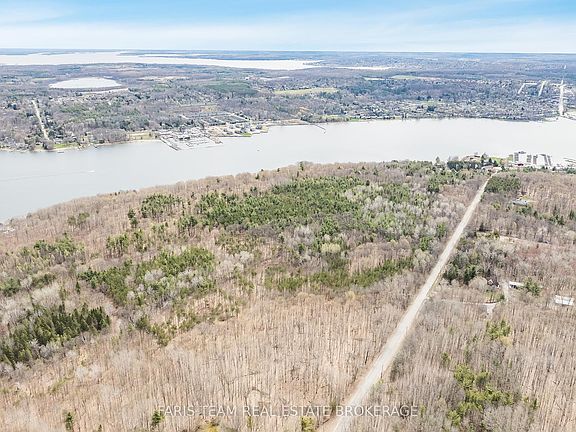 5th image of 364 Champlain Rd