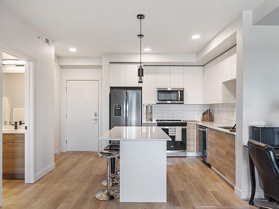 4th image of 695 Aspen Rd #403