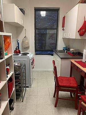 2nd image of 440 E 6th St #1R
