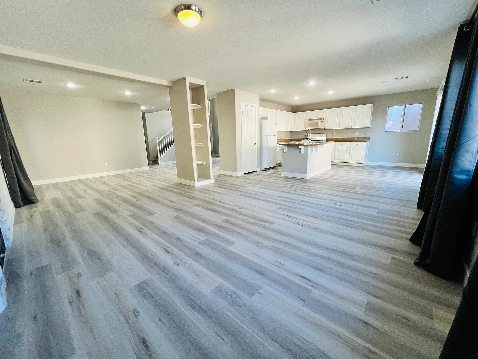 5 bed, 2447 sqft, $875 — Photo 1