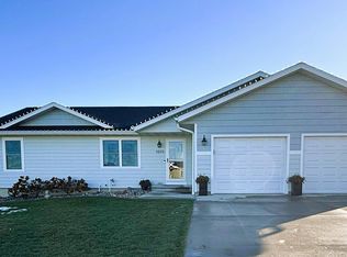 1073 14th St NE, Sioux Center, IA 51250