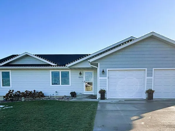 1073 14th St NE, Sioux Center, IA 51250