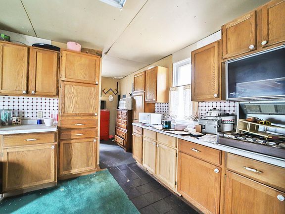 4th image of 33235 Aspen Ln