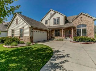 10415 S Redcap Ln, Oak Creek, WI 53154