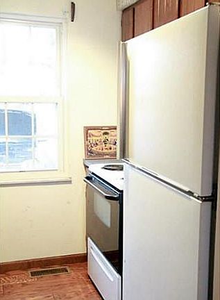 5th image of 224 E Commons Dr