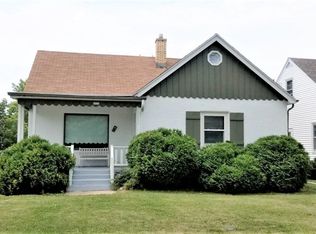 6233 W Lincoln Creek Dr, Milwaukee, WI 53218
