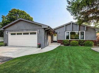 5625 San Dell Way, Racine, WI 53402