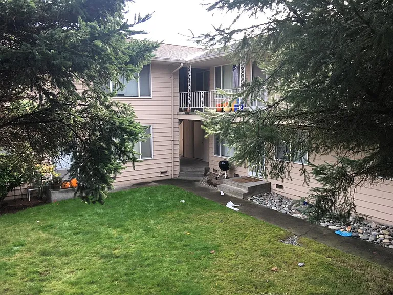 521 Avenue D #2 — Photo 3