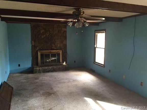 3rd image of 718 Woodbridge Dr
