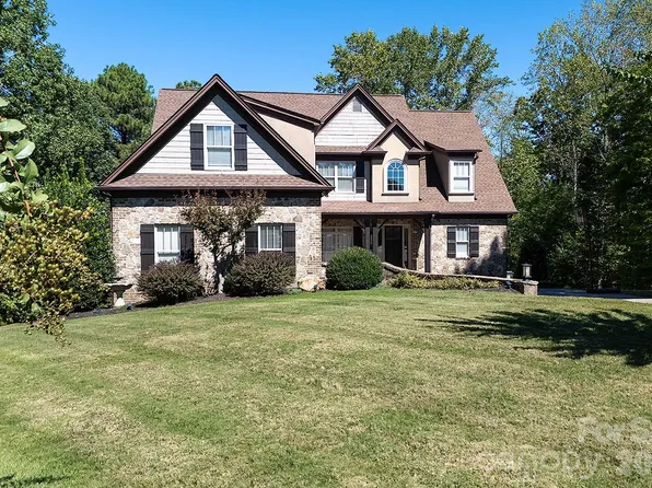 394 Stone Cliff Ln, Lake Wylie, SC 29710