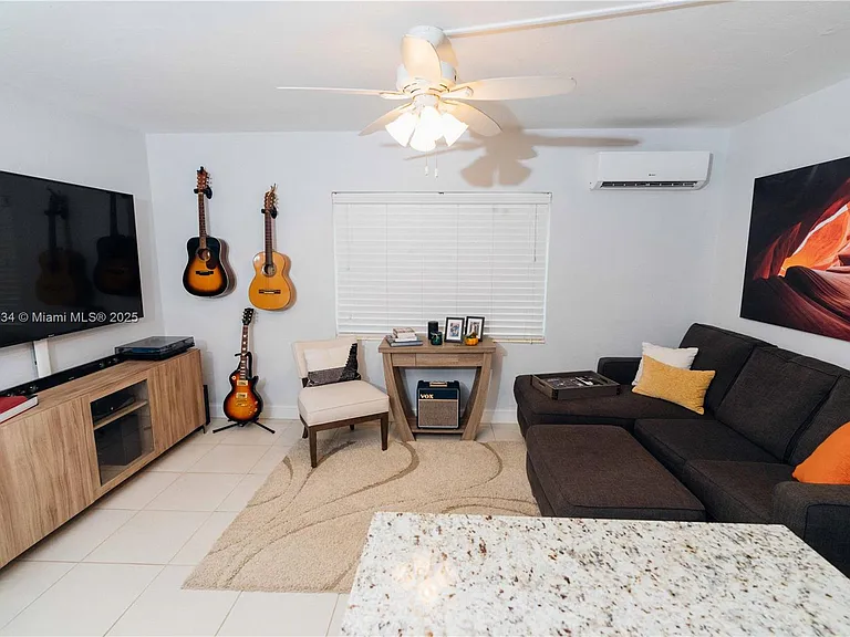 7901 SW 64th Ave #6 — Photo 8