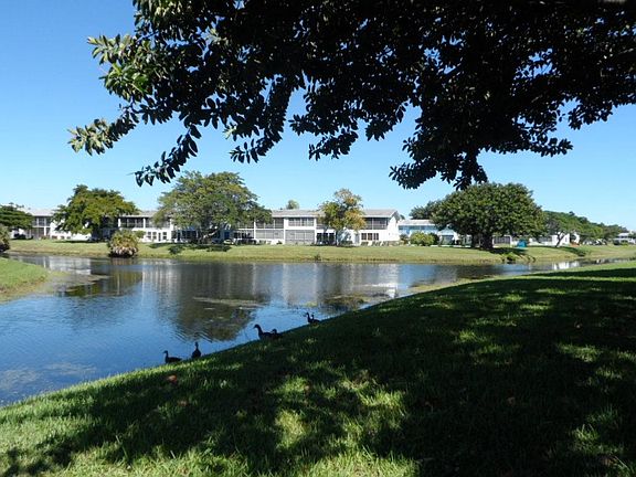 4th image of 2083 Newport #2083