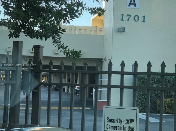 1701 NE 115th St APT 34A, North Miami, FL 33181