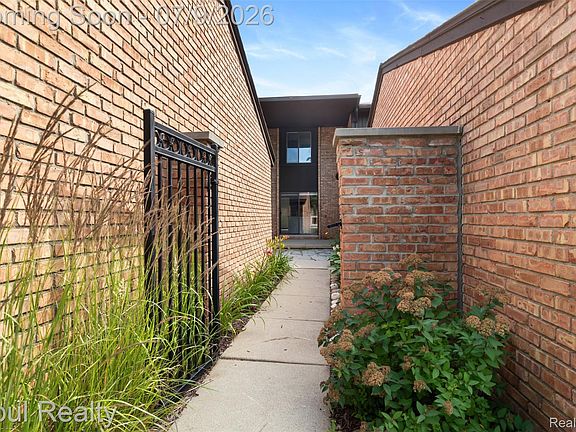 3rd image of 3961 Chablis St