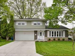 1115 E Greenwood Dr, Mount Prospect, IL
