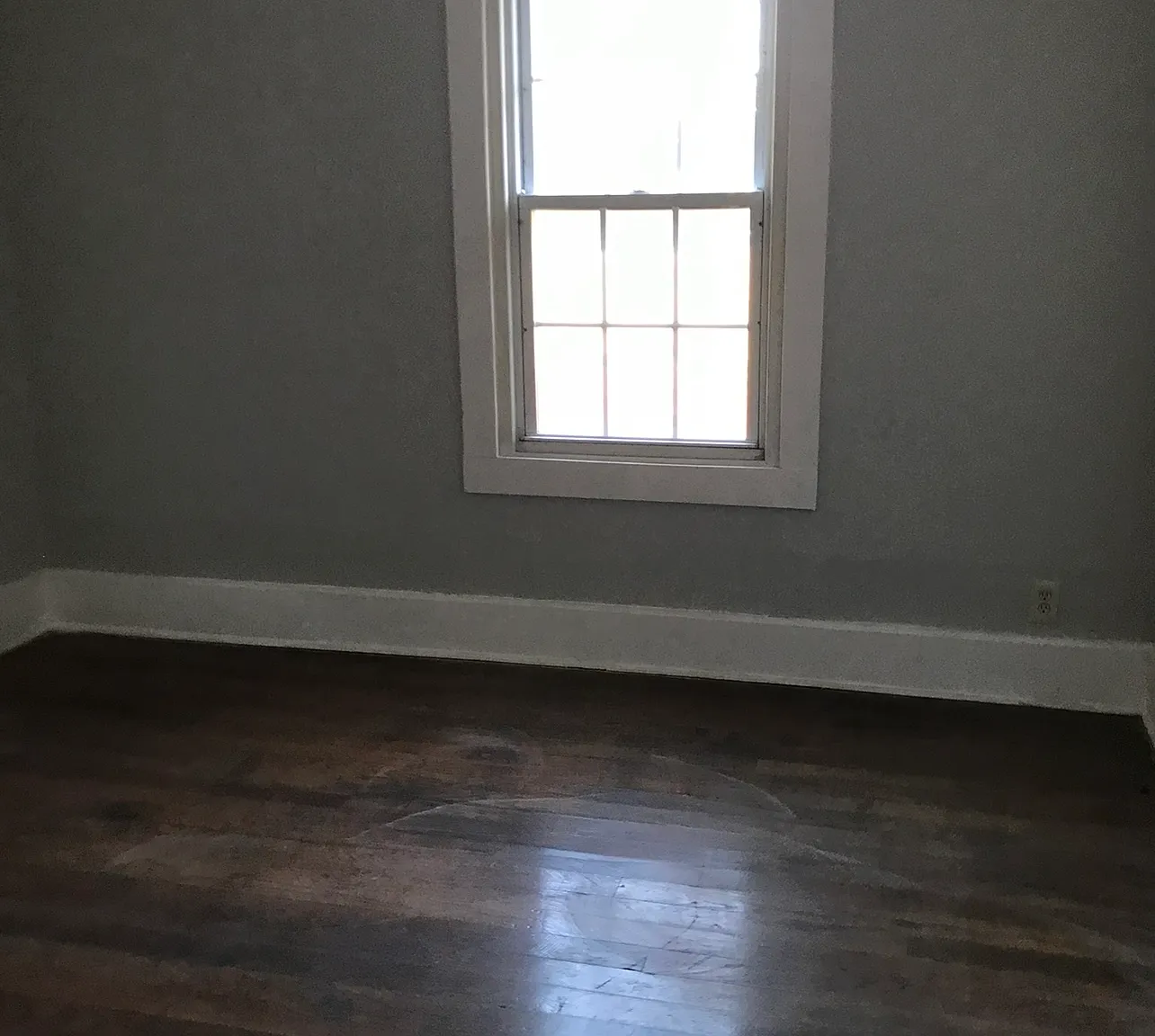 581 Hugh St — Photo 3