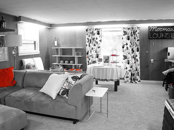 Family Room/3rd Bedroom