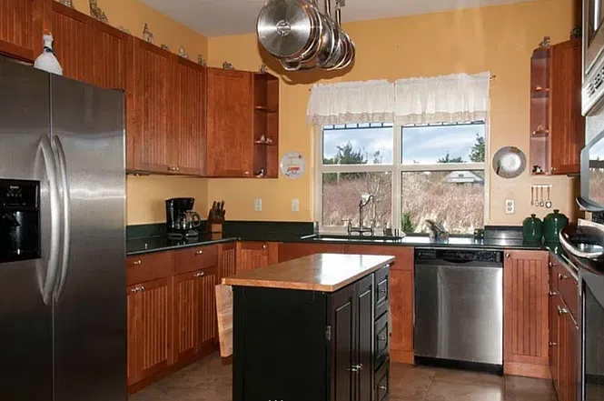 3 bed, 2.5 bath, 2033 sqft, $2,850 — Photo 3
