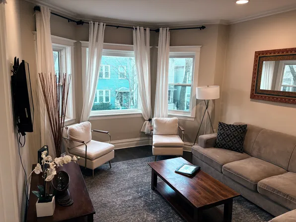 3049 N Leavitt St #2, Chicago, IL 60618