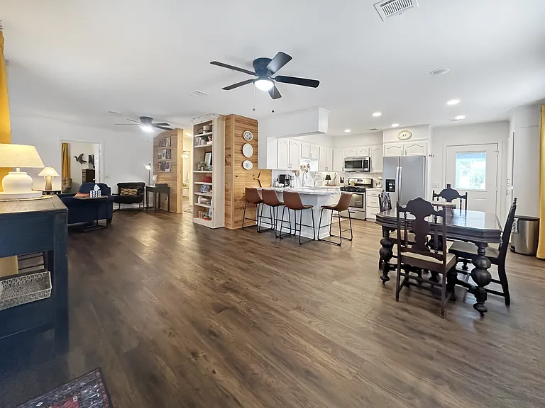 402 Wallace Dean Rd — Photo 6