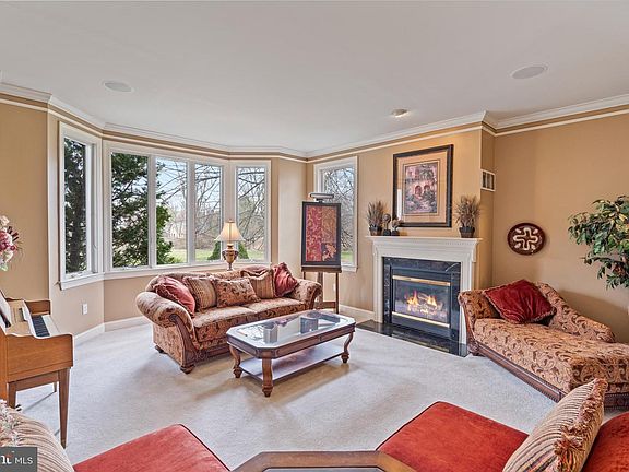 5th image of 100 E Holland Rd