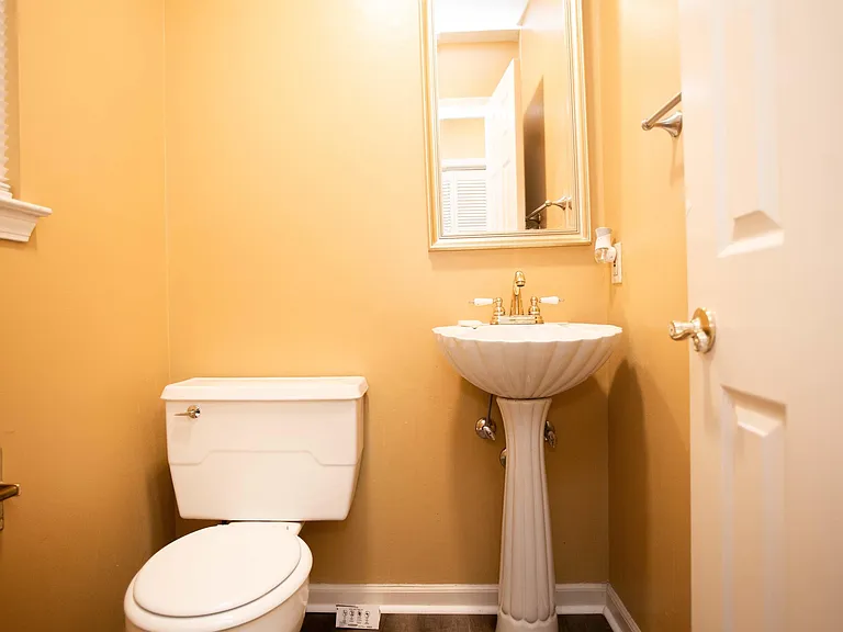 1506 Alberta Dr — Photo 15