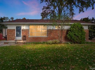 17082 W Thirteen Mile Rd, Beverly Hills, MI 48025