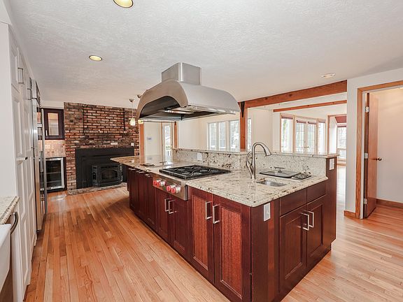 5th image of 98 Dow Road