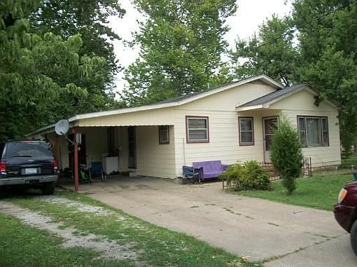 1st image of 330 Lindsey Ave