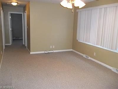 2nd image of 1821 Lealand Ave