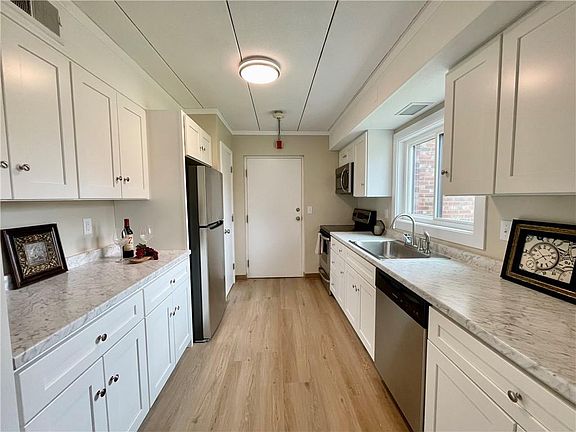 4th image of 510 Child St APT 204C