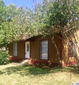 206 E 6th St, Nixon, TX, 78140