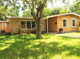 1710 E Rosebud Ave, Victoria, TX 77901