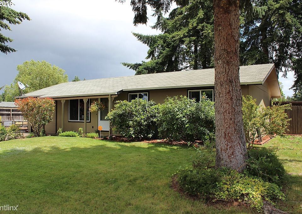 2487 Canterbury outside