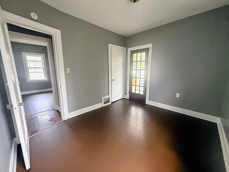 1035 Berwin St — Photo 11