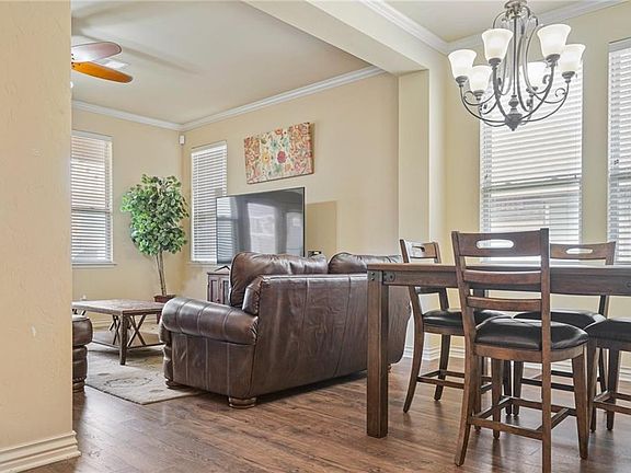 5th image of 617 Christian Ln