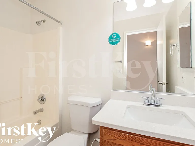 2324 E Paradise Dr — Photo 12