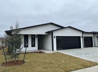 9906 E Annabelle Cir, Wichita, KS 67207