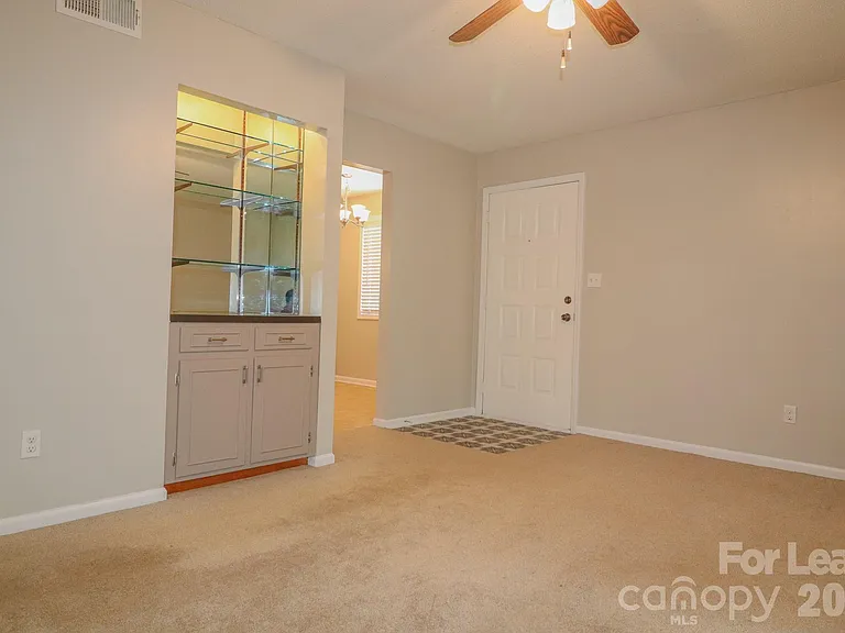 1645 Cedarview Ct — Photo 6