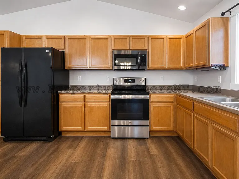 705 N Aster Ave — Photo 4
