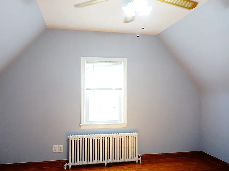 806 Houston Ave — Photo 12