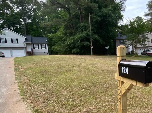 124 Country Cottage Cir, Carrollton, GA 30116