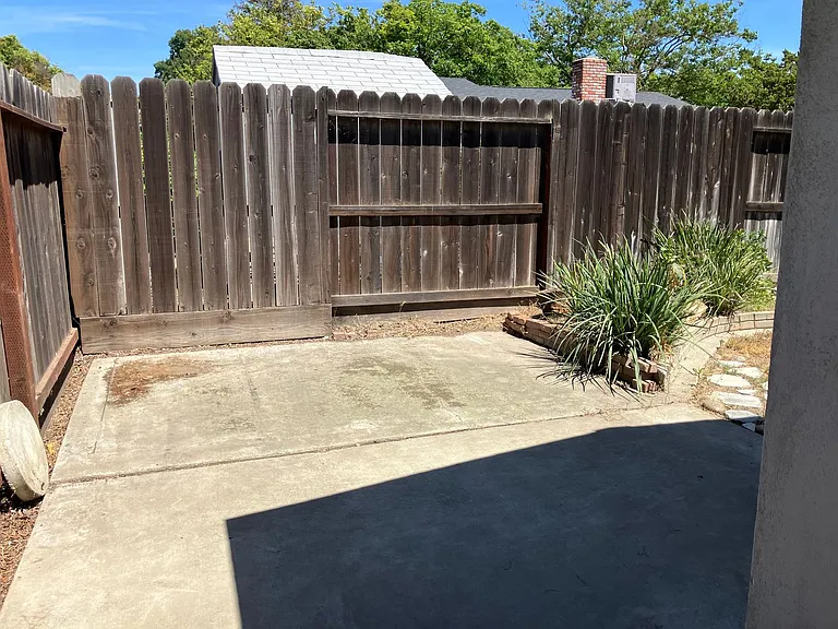 1704 Ellison Dr — Photo 16