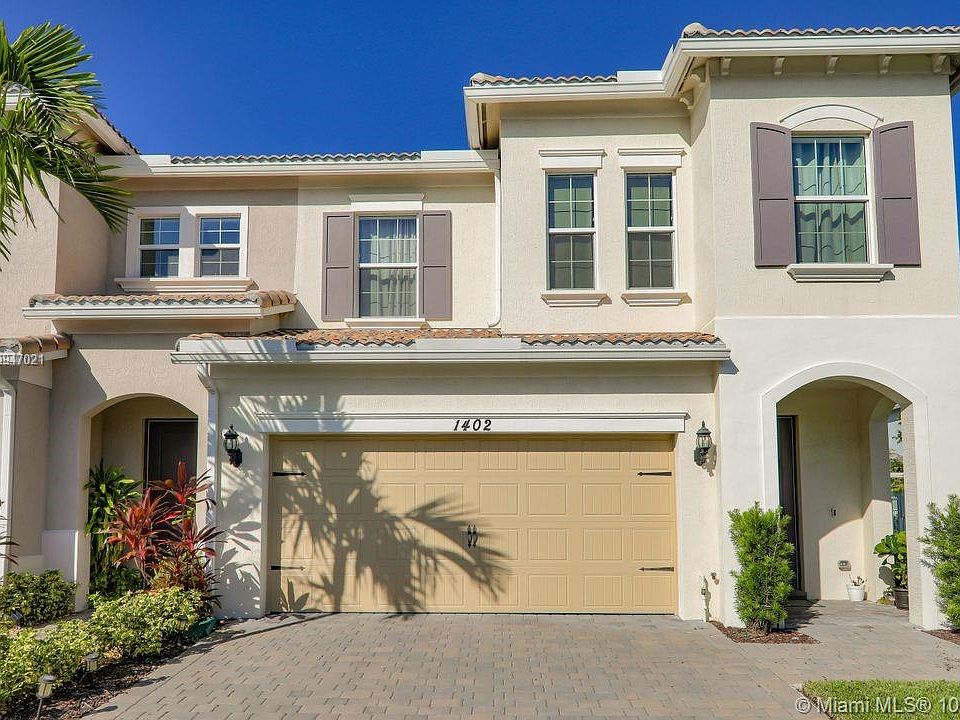 1st image of 1402 Silk Oak Dr #1402