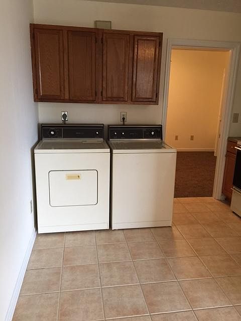 2nd image of 800 Rolling Hills Dr APT 4