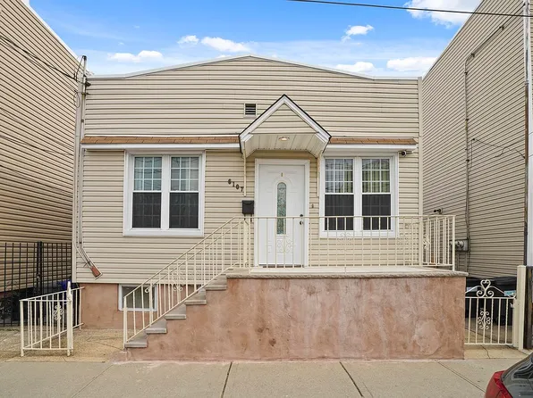 61-07 56th St, Maspeth, NY 11378