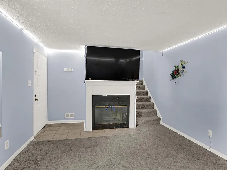 7915 Broadview Dr — Photo 26