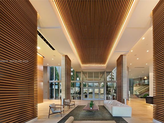 2nd image of 16385 Biscayne Blvd Unit 2601